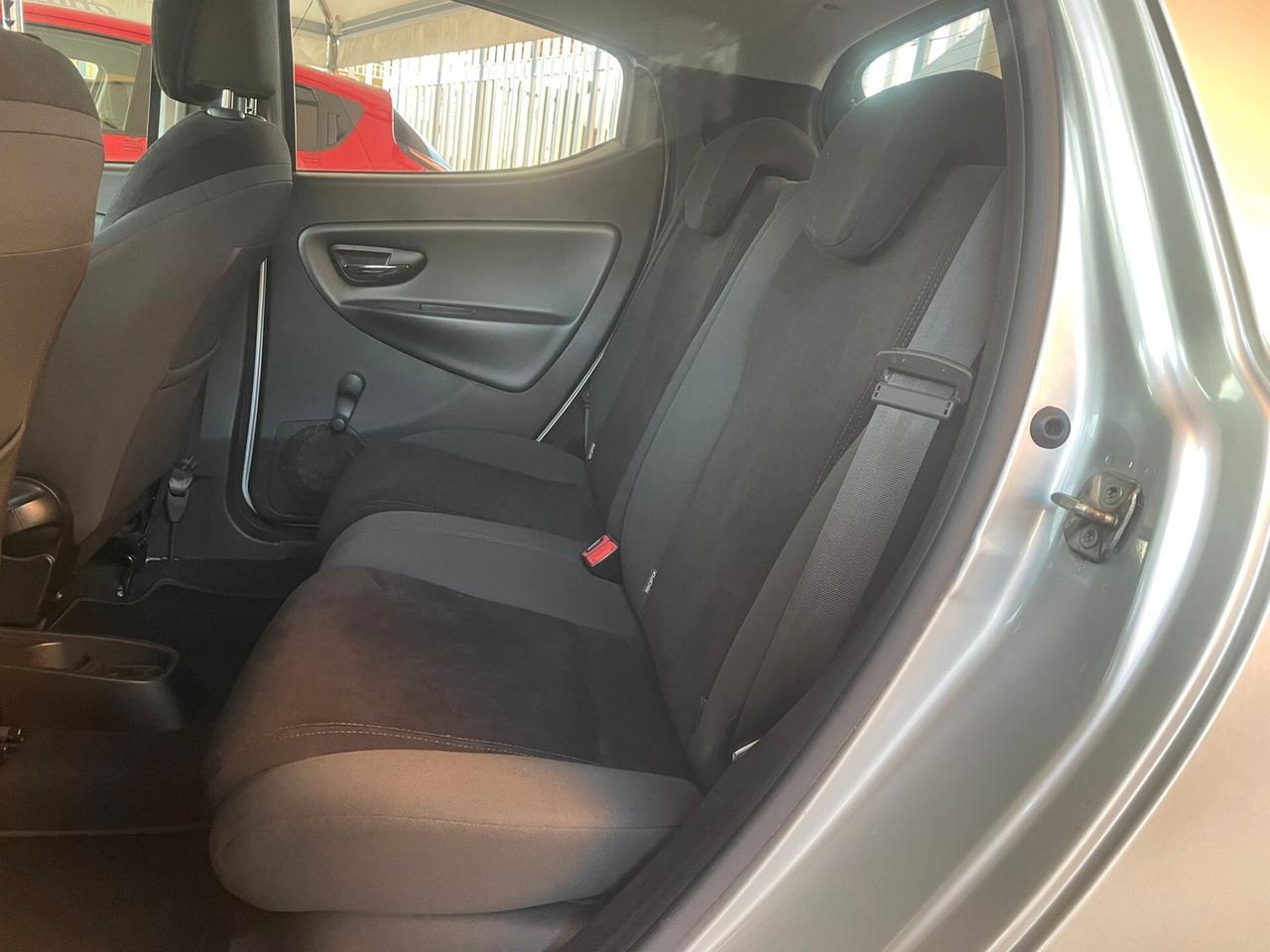 Lancia Ypsilon 0.9 TwinAir 85 CV 5 porte S&S Platinum