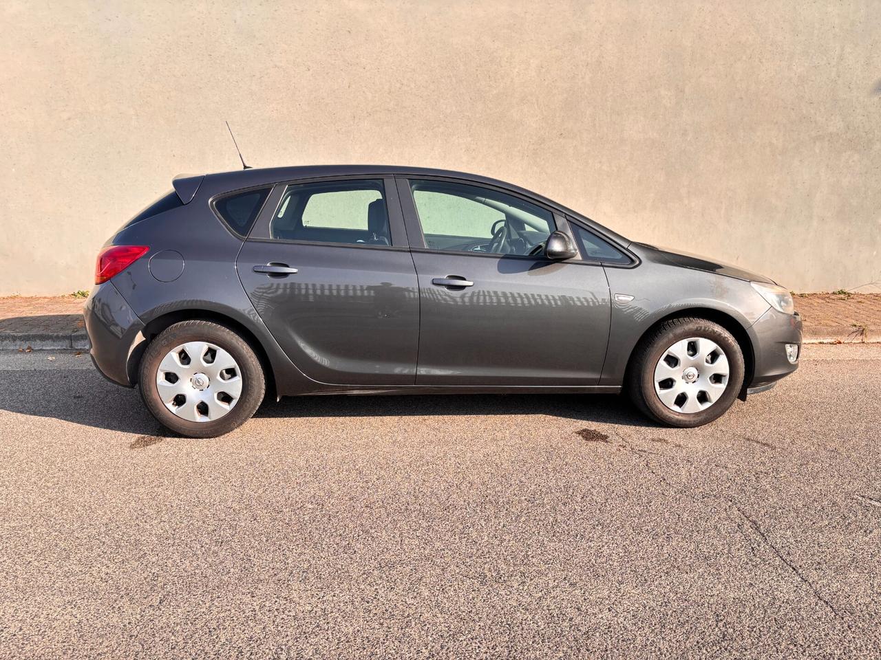 Opel Astra 1.4 100CV 5 porte Cosmo
