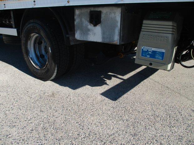 Iveco EUROCARGO 75/18 E5 FURGONE 6M+PEDANA CARICAT