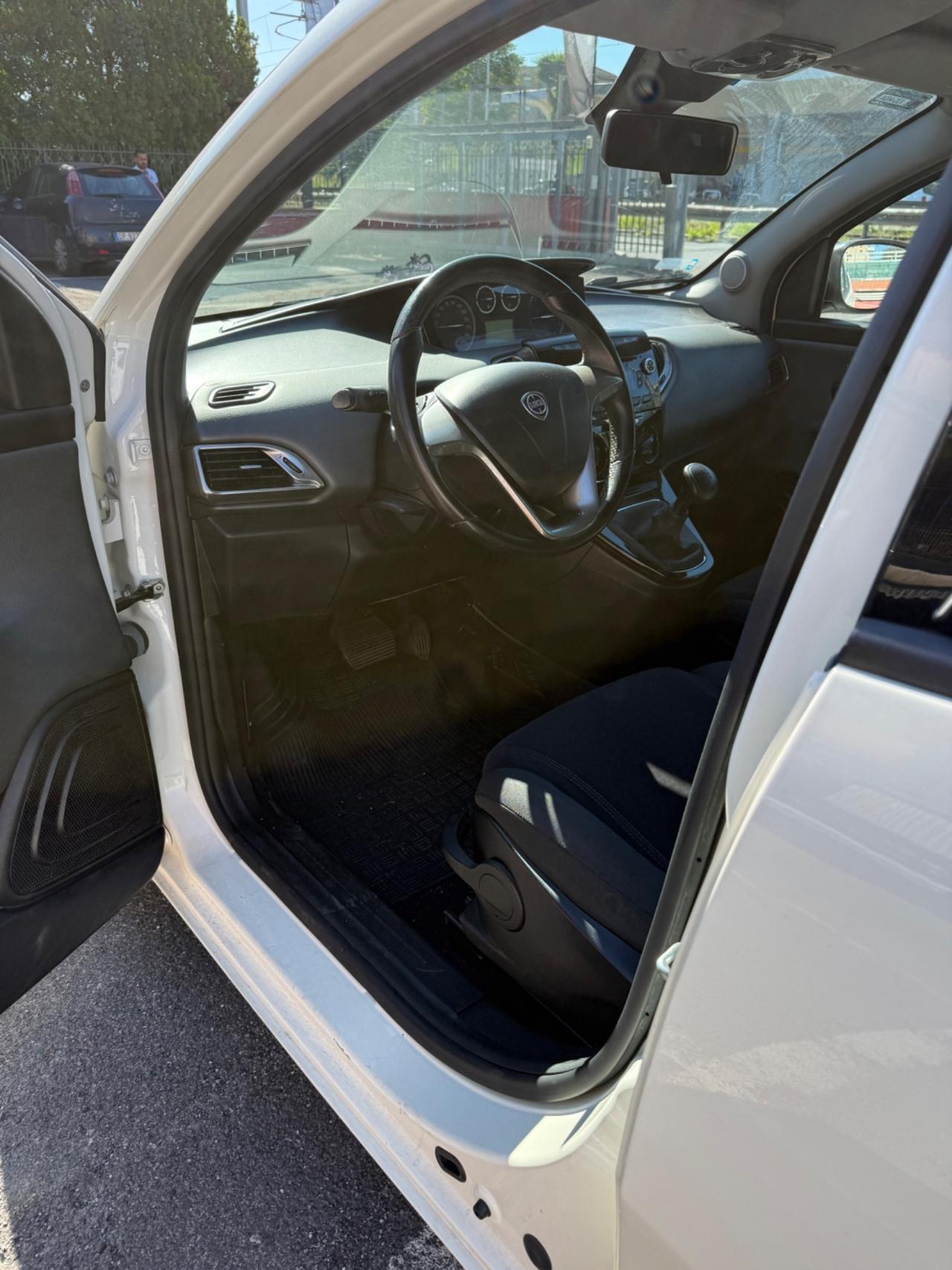 Lancia Ypsilon 0.9 TwinAir 85 CV 5 porte S&S Silver