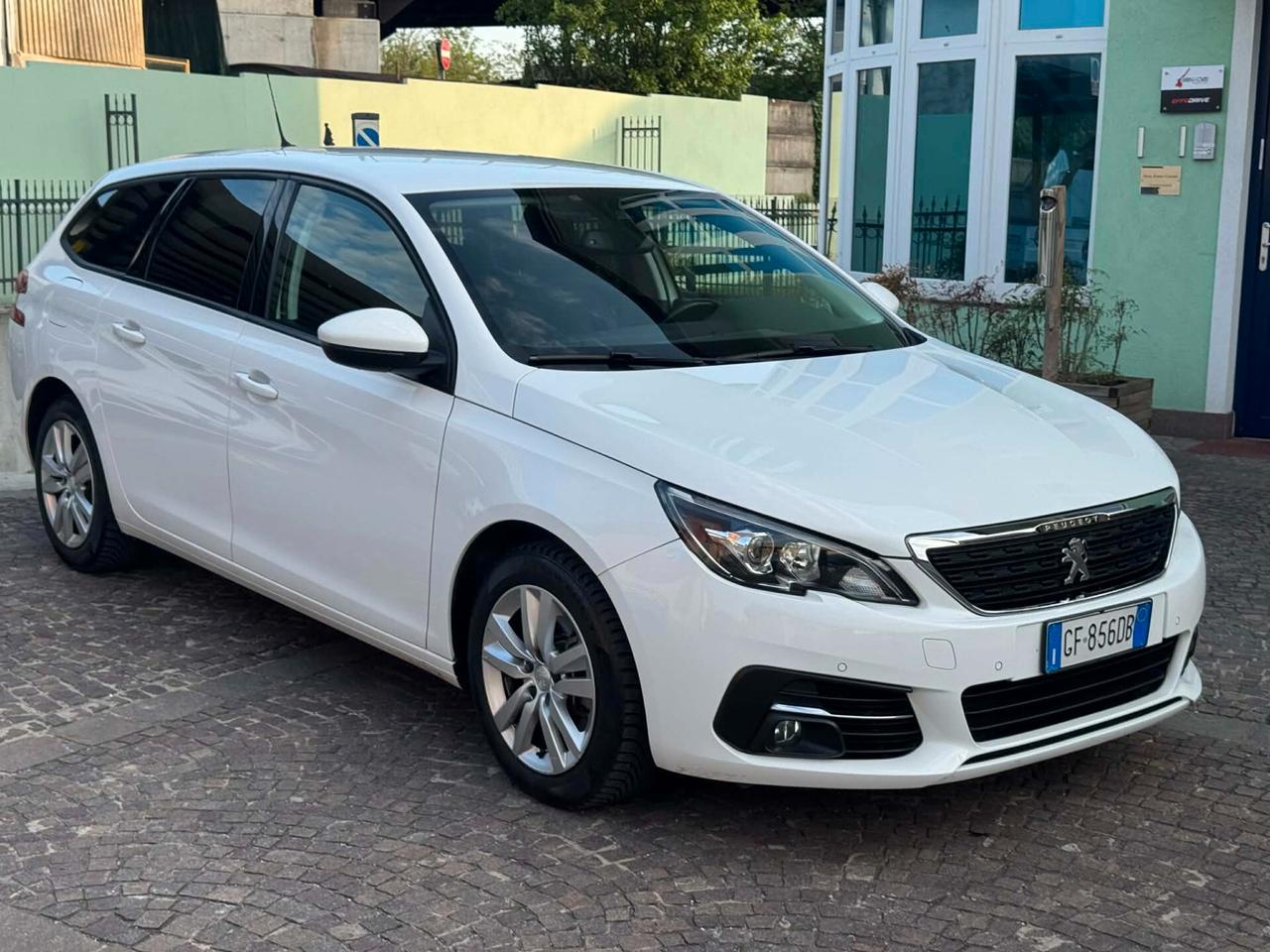 Peugeot 308 BlueHDi 130 S&S EAT8 SW Allure