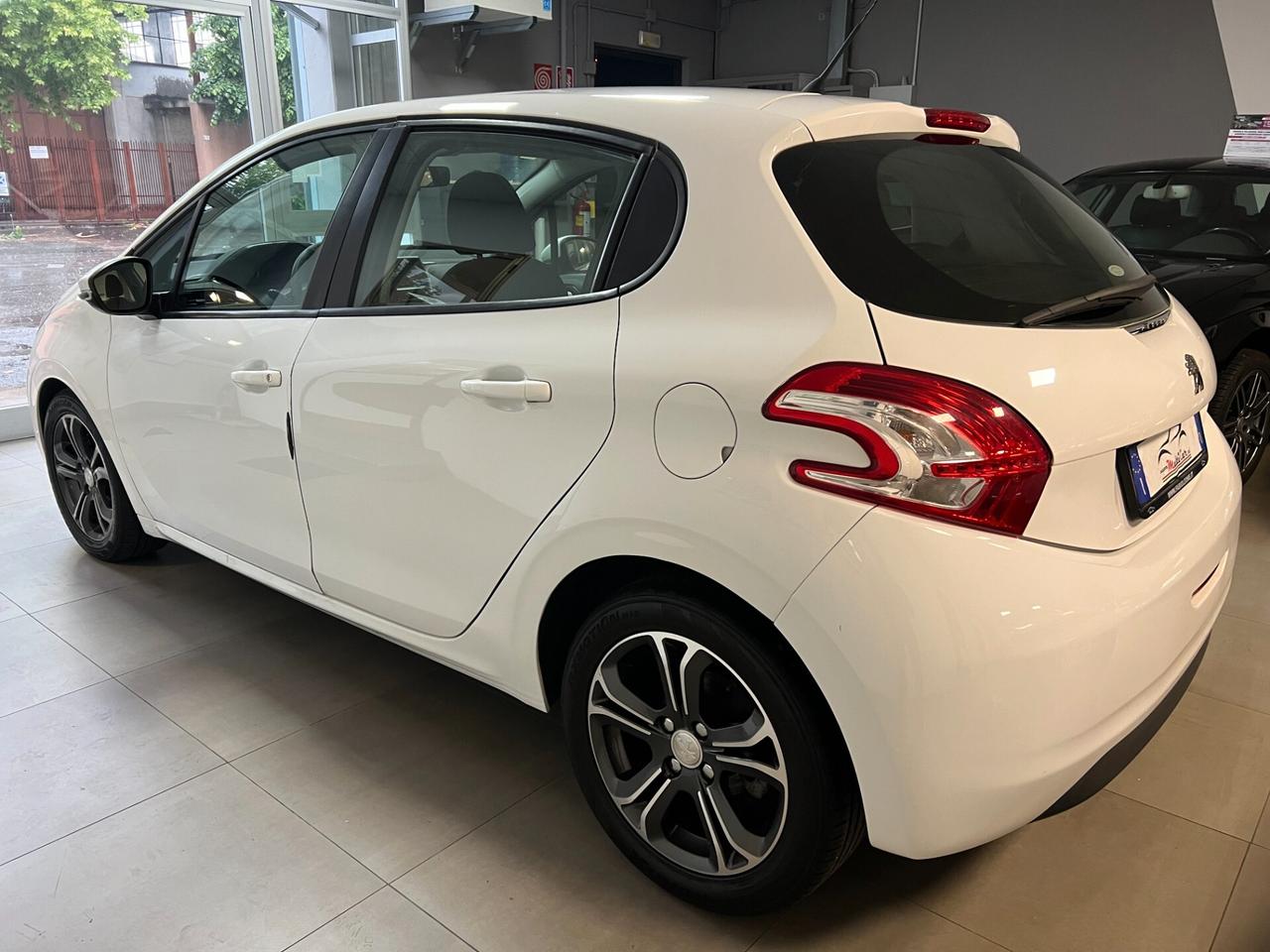 Peugeot 208 PureTech 82 5p. GPL Allure