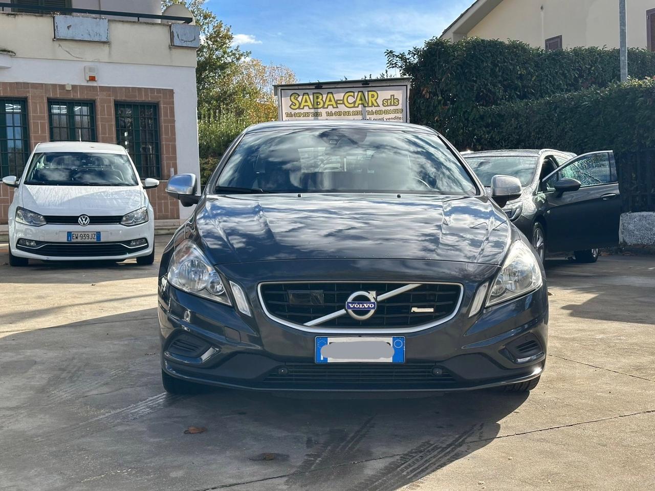 Volvo V60 D5 R-design