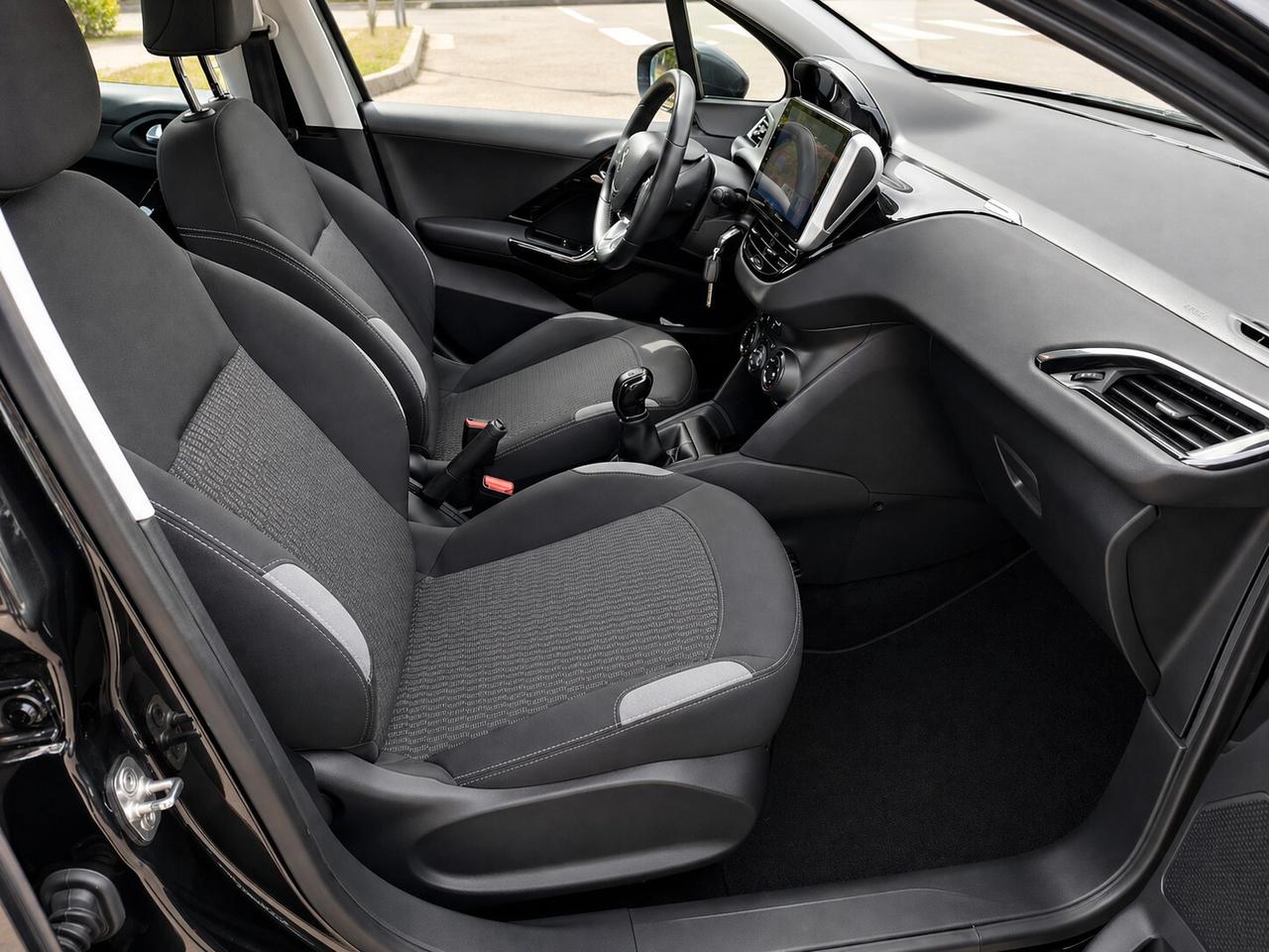 Peugeot 208 2016-1.4 BlueHDi 100 5 porte Allure NAVI LED GARANZIA NEOPATENTATI