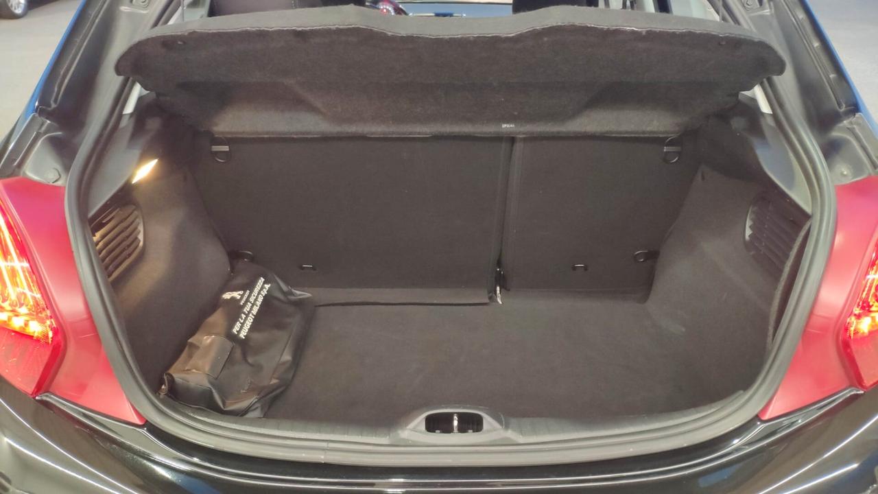 Peugeot 208 1200cc Benz 82 CV 5P