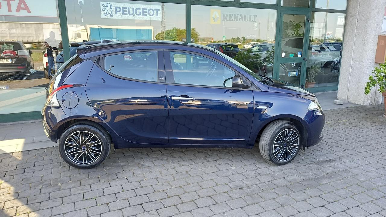 Lancia Ypsilon 1.0 FireFly 5 porte S&S Hybrid Ecochic Gold