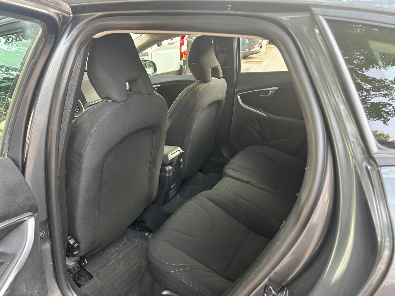 Volvo V40 KM. 61.000! D2