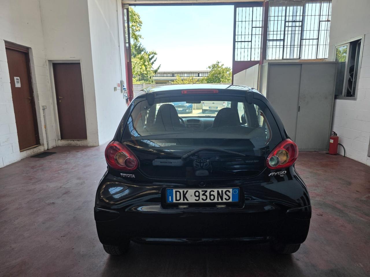 Toyota Aygo 1.0 12V VVT-i 5 porte Sol neopat