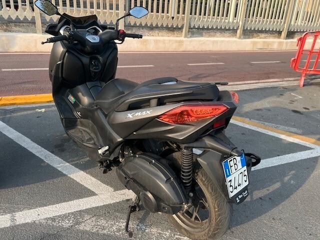 Yamaha X-Max 125 ABS Business MAT DARK GRAY METALLIC