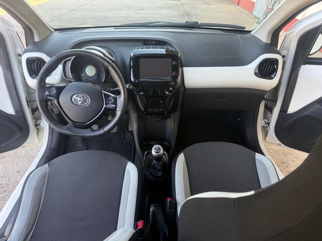 Toyota Aygo 1.0 VVT-i 69 CV 5 porte x-cool