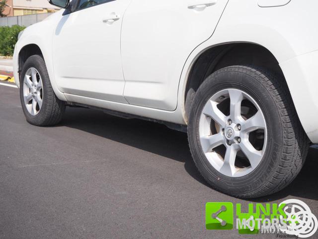 TOYOTA RAV 4 2.2 D-4WD Luxury