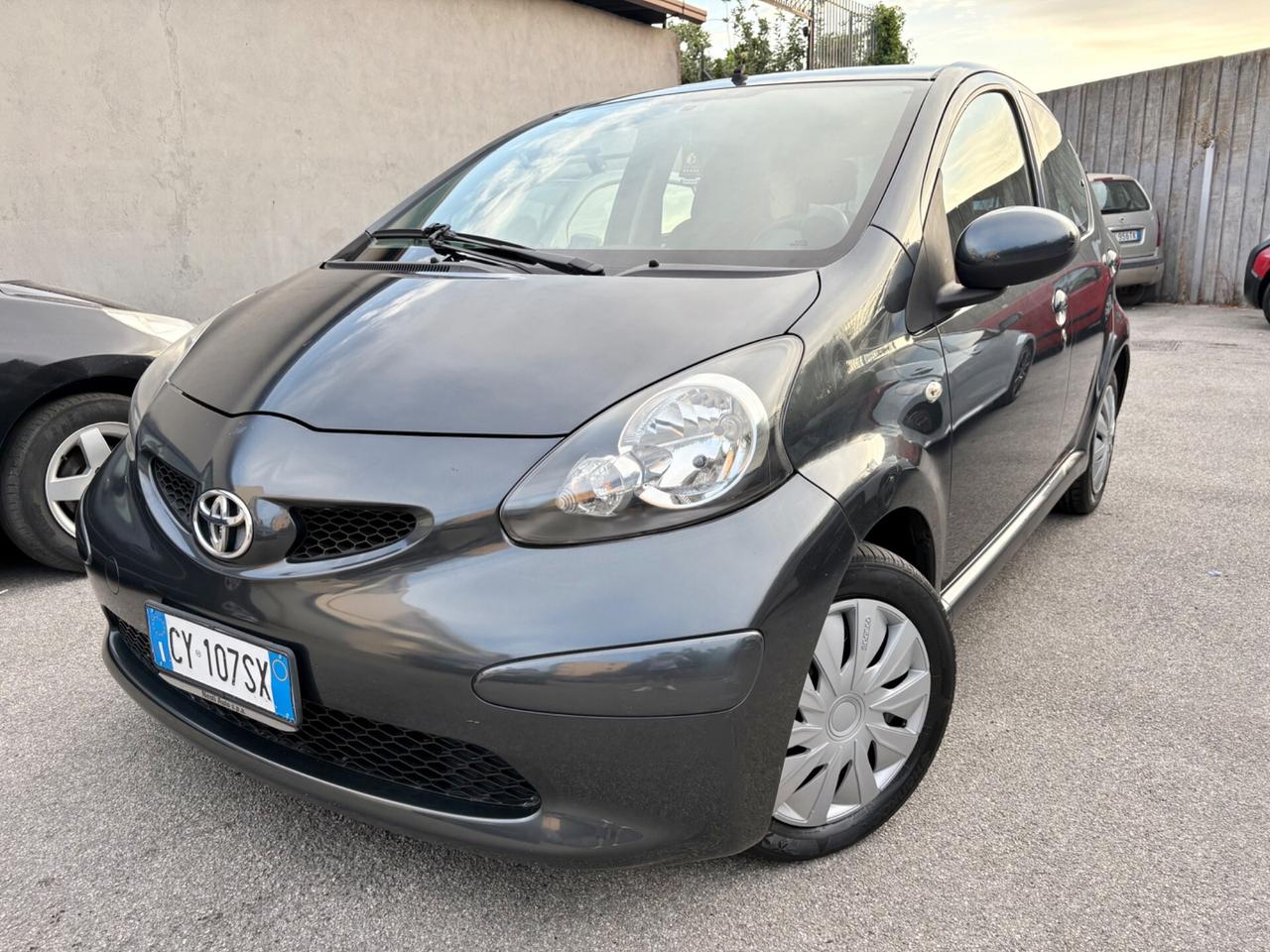 Toyota Aygo 1.0 benz. 5 porte splendide condizioni
