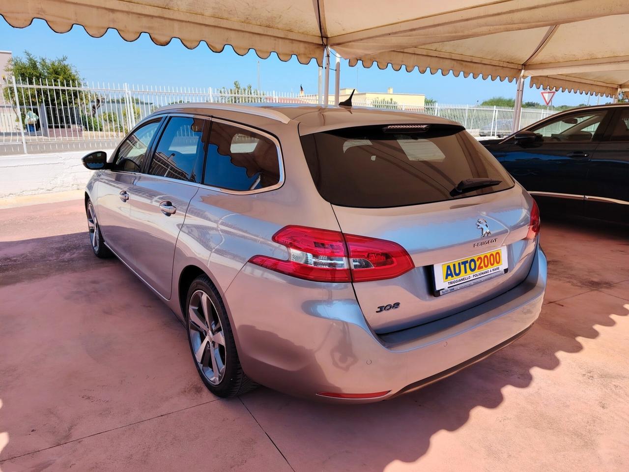 Peugeot 308 1.6 eHDi 115 SW Allure +tetto pan.