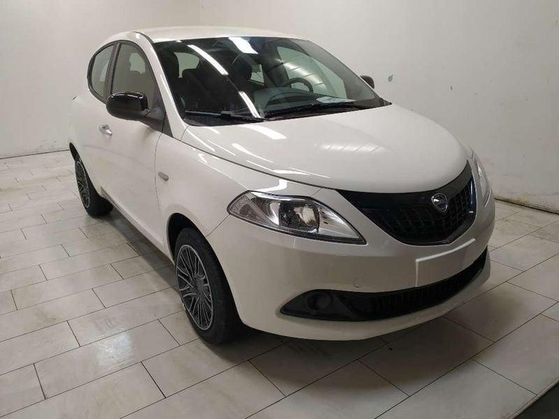 Lancia Ypsilon 1.0 firefly hybrid Silver Plus s&s 70cv