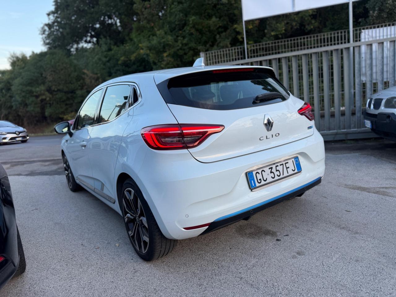 Renault Clio Full Hybrid E-Tech 140 CV 5 porte Initiale Paris