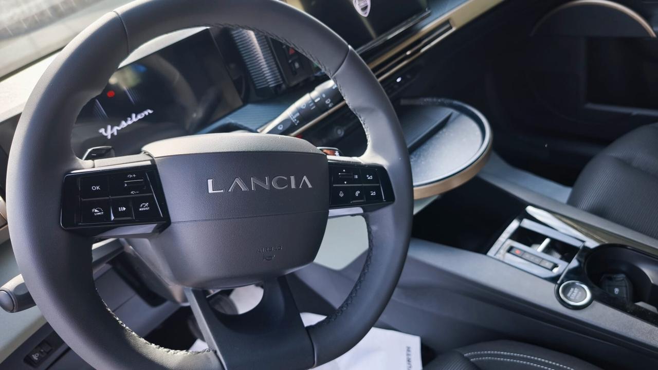 Lancia Ypsilon Hybrid e-DCT