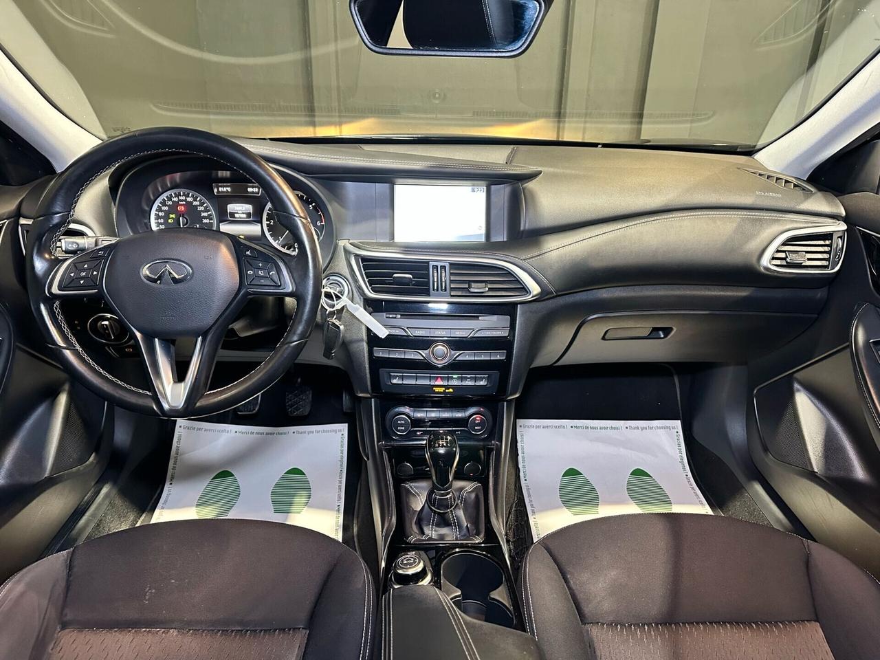 Infiniti Q30 1.5 diesel Premium Tech GALLERY WHITE