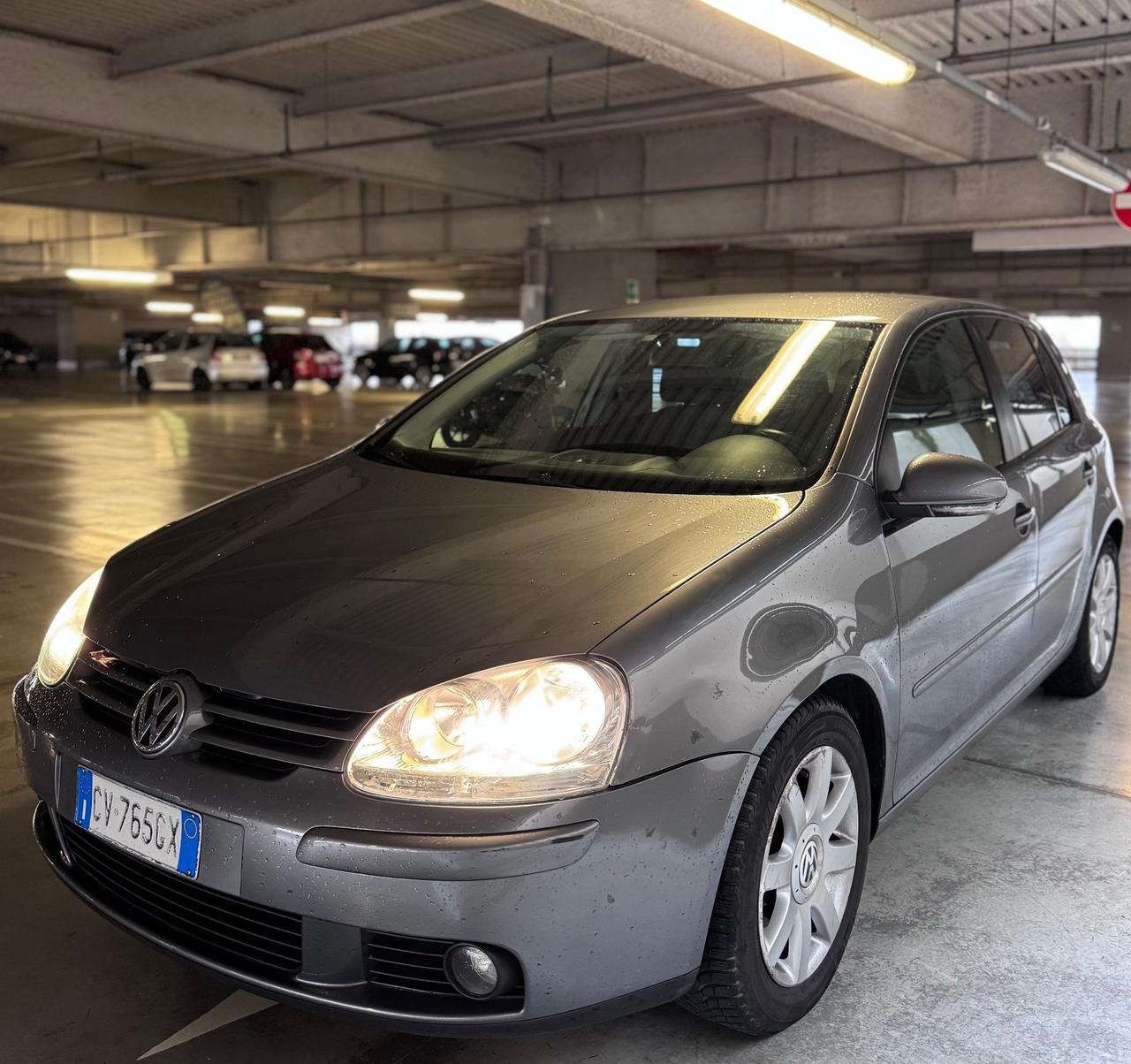 Volkswagen Golf 1.6 16V FSI 5p. Sportline