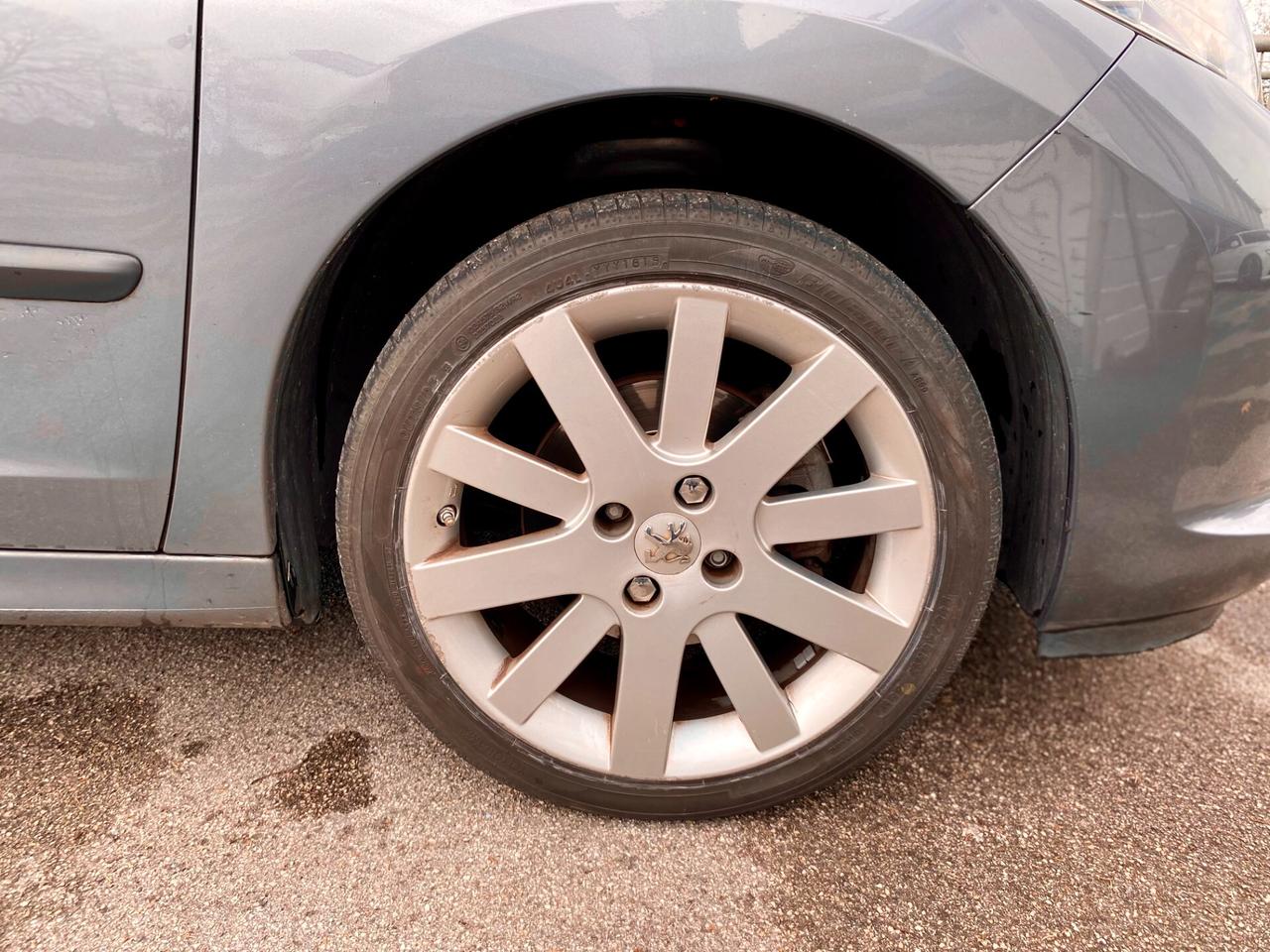 Peugeot 207 1.6 VTi 120CV CC Féline