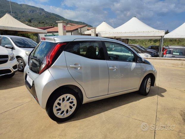 Toyota Aygo 1.0 72 cv X-business