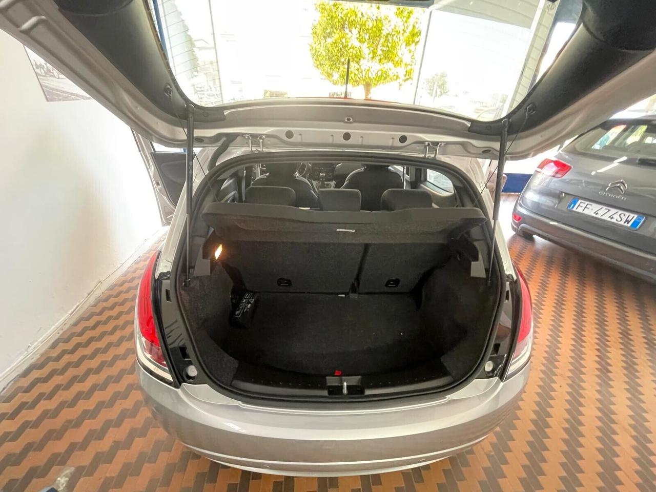 Lancia Ypsilon 1.0 FireFly 5 porte S&S Hybrid Ecochic Gold