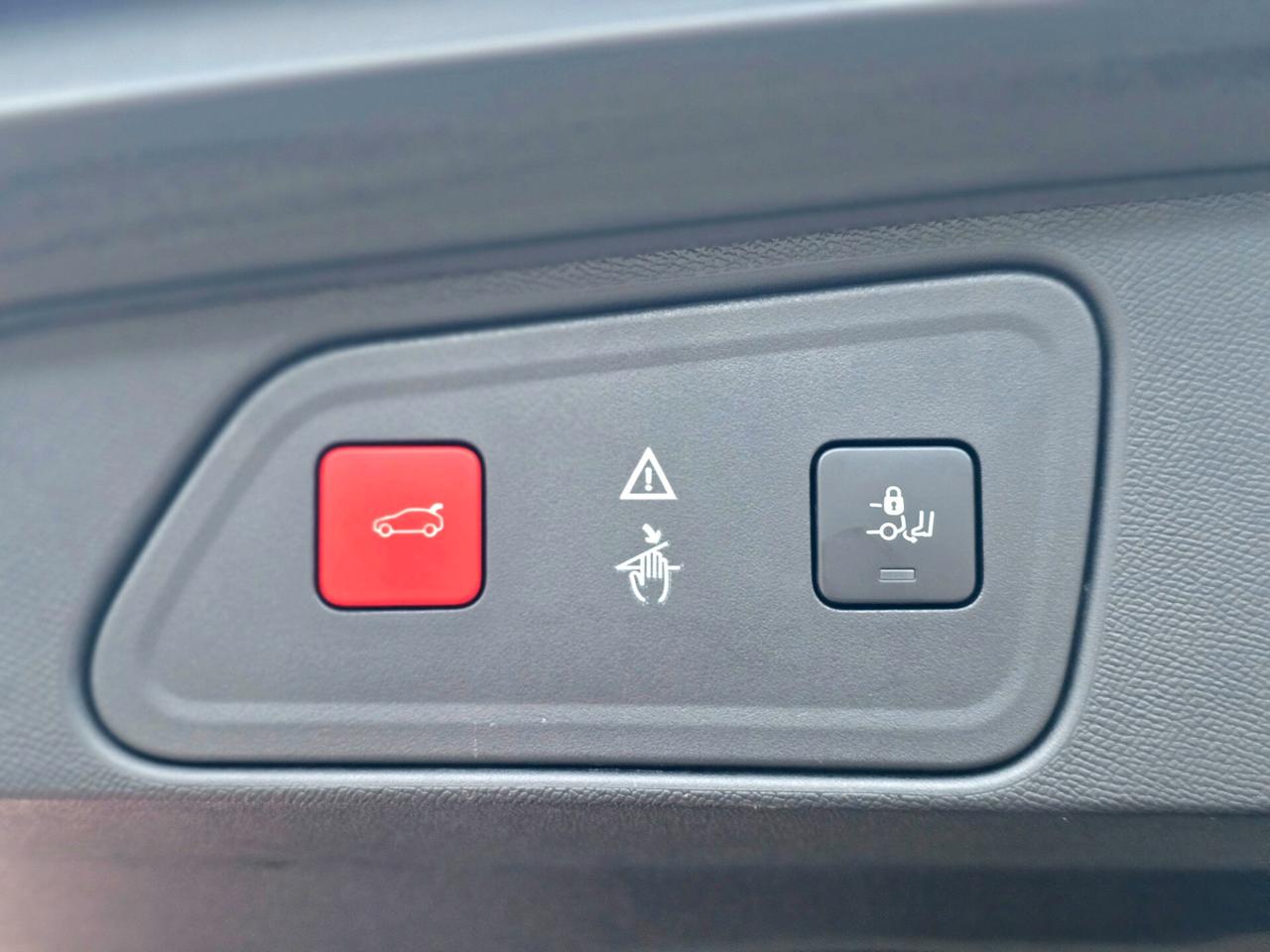 PEUGEOT 3008 GT LINE TETTO APRIBILE PARI AL NUOVO