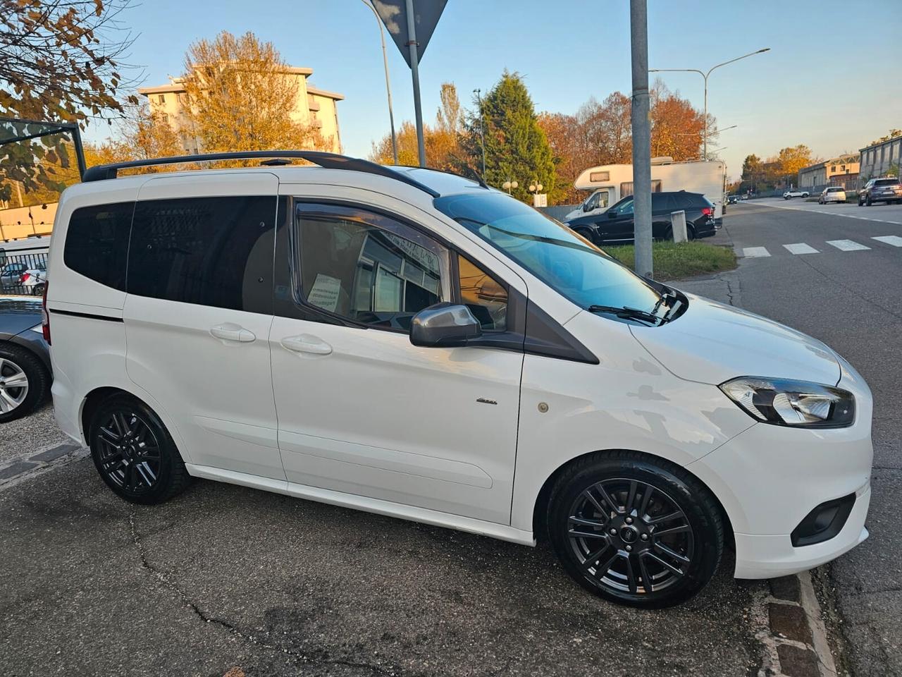 Ford Tourneo Courier 1.5 TDCi 100cv Sport*S&S*Navi*Pdc*Euro6*