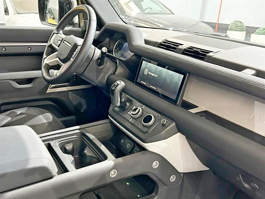 Land Rover Defender 110 3.0D I6 200 CV AWD Auto X-Dynamic SE