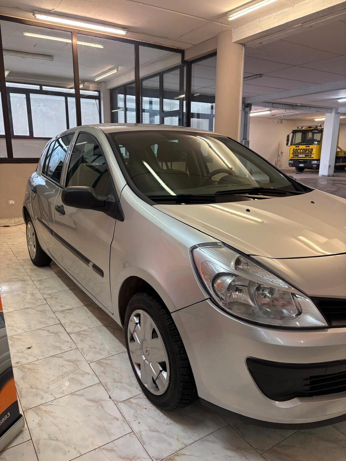 Renault Clio 1.2 16V 5 porte Confort