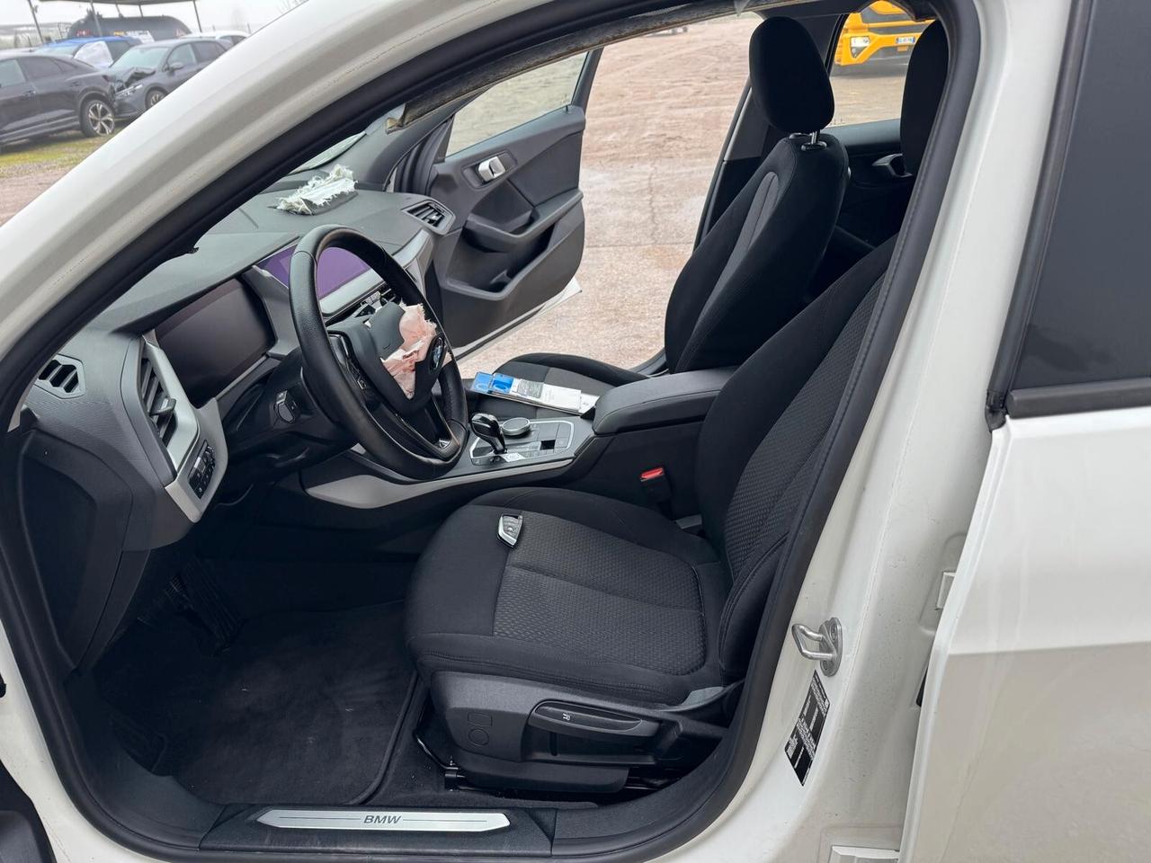 BMW 116 d F40 auto - START INCIDENTATA