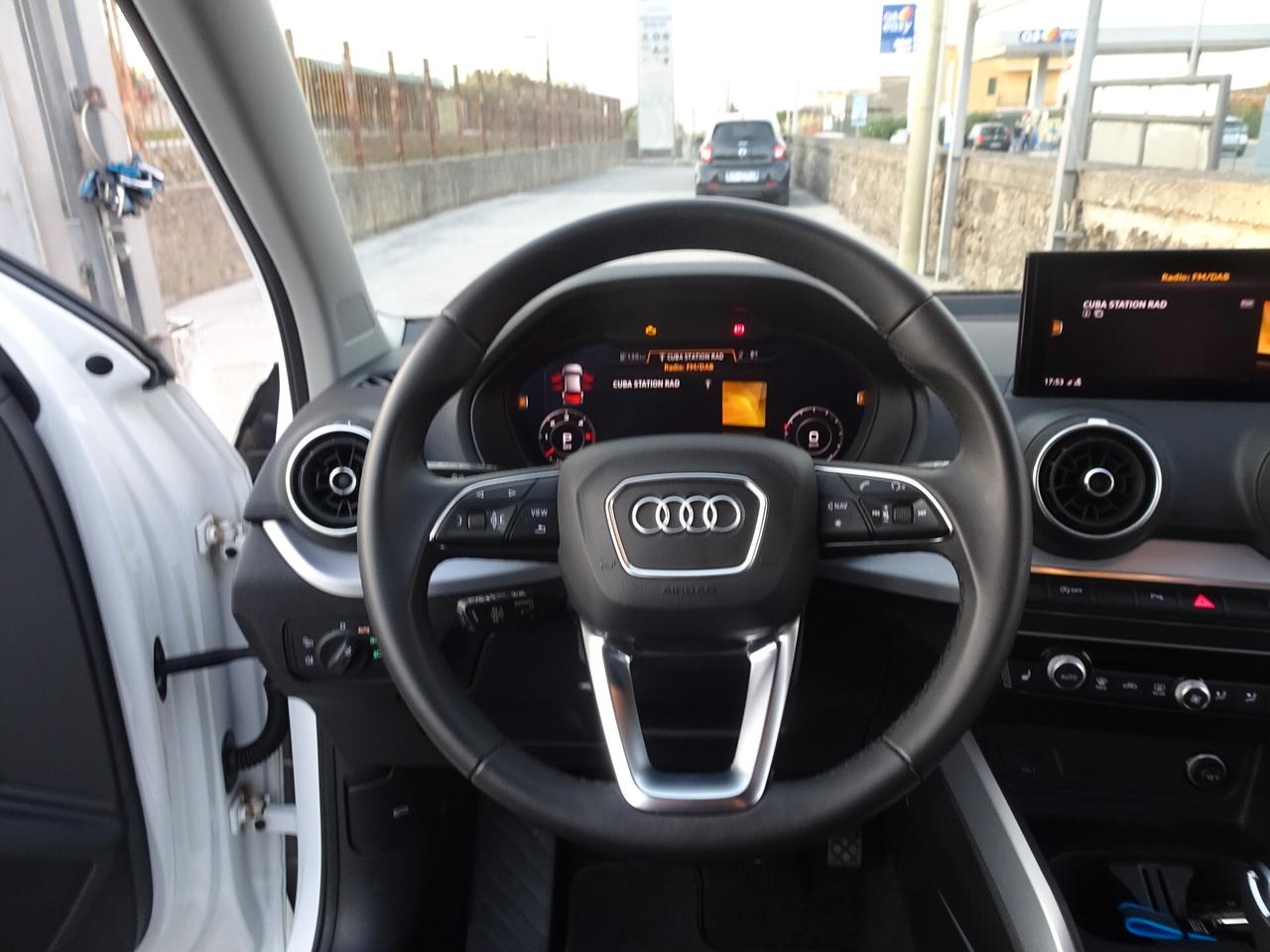 Audi Q2 35 TDI S tronic Identity Black