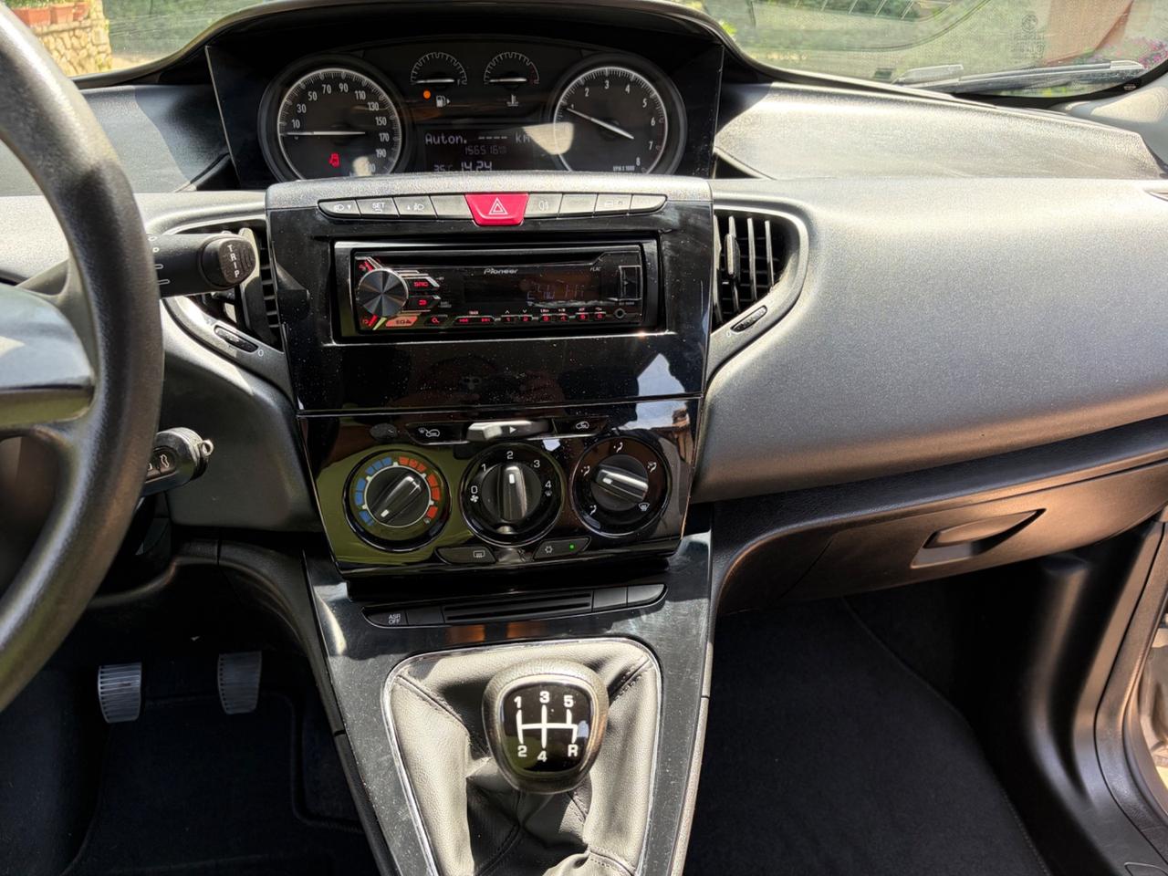 Lancia Ypsilon 1.2 69 CV 5 porte Gold OK NEOPATENTATI
