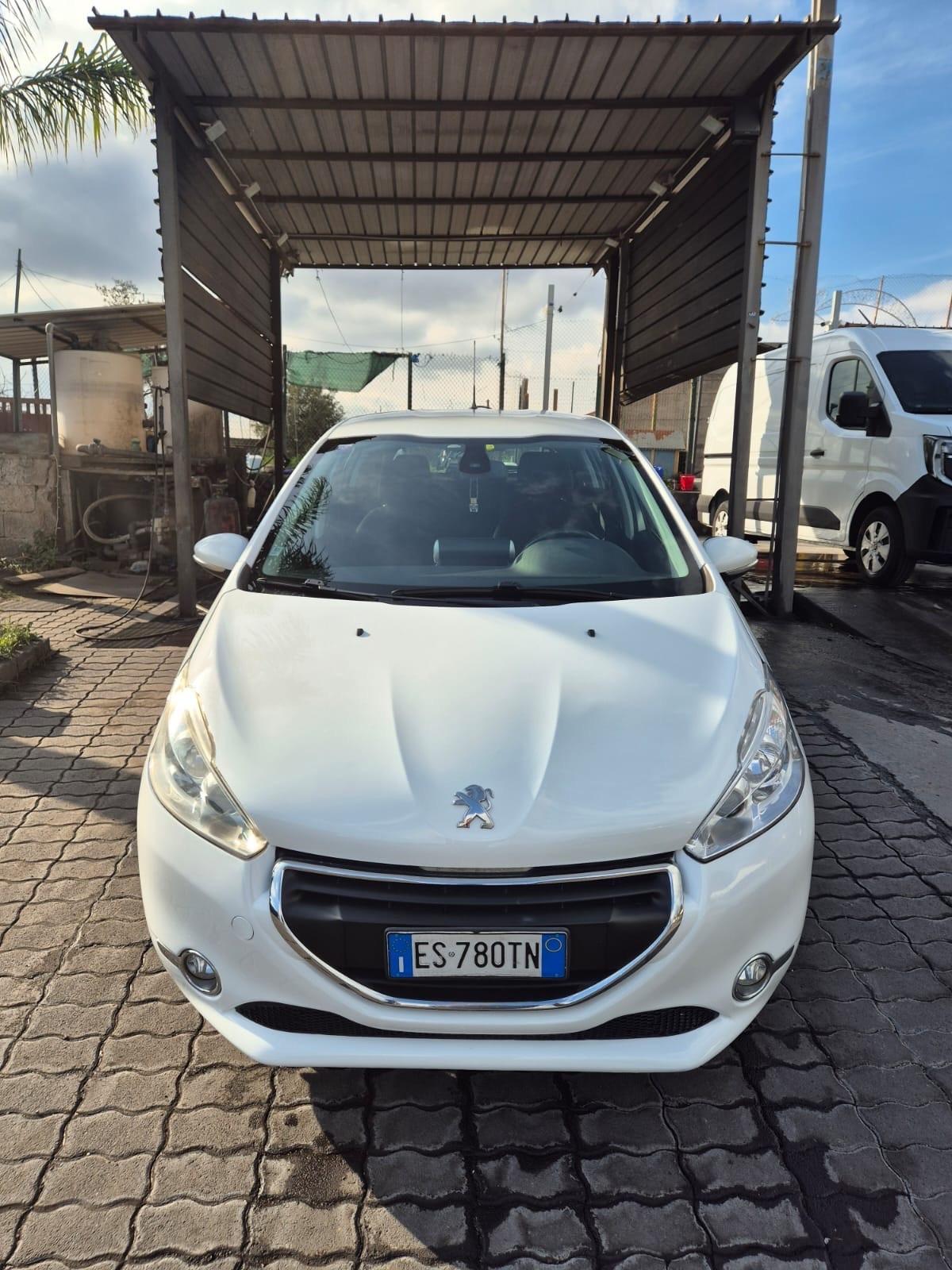 Peugeot 208 1.4 HDi 68 CV 5 porte Allure