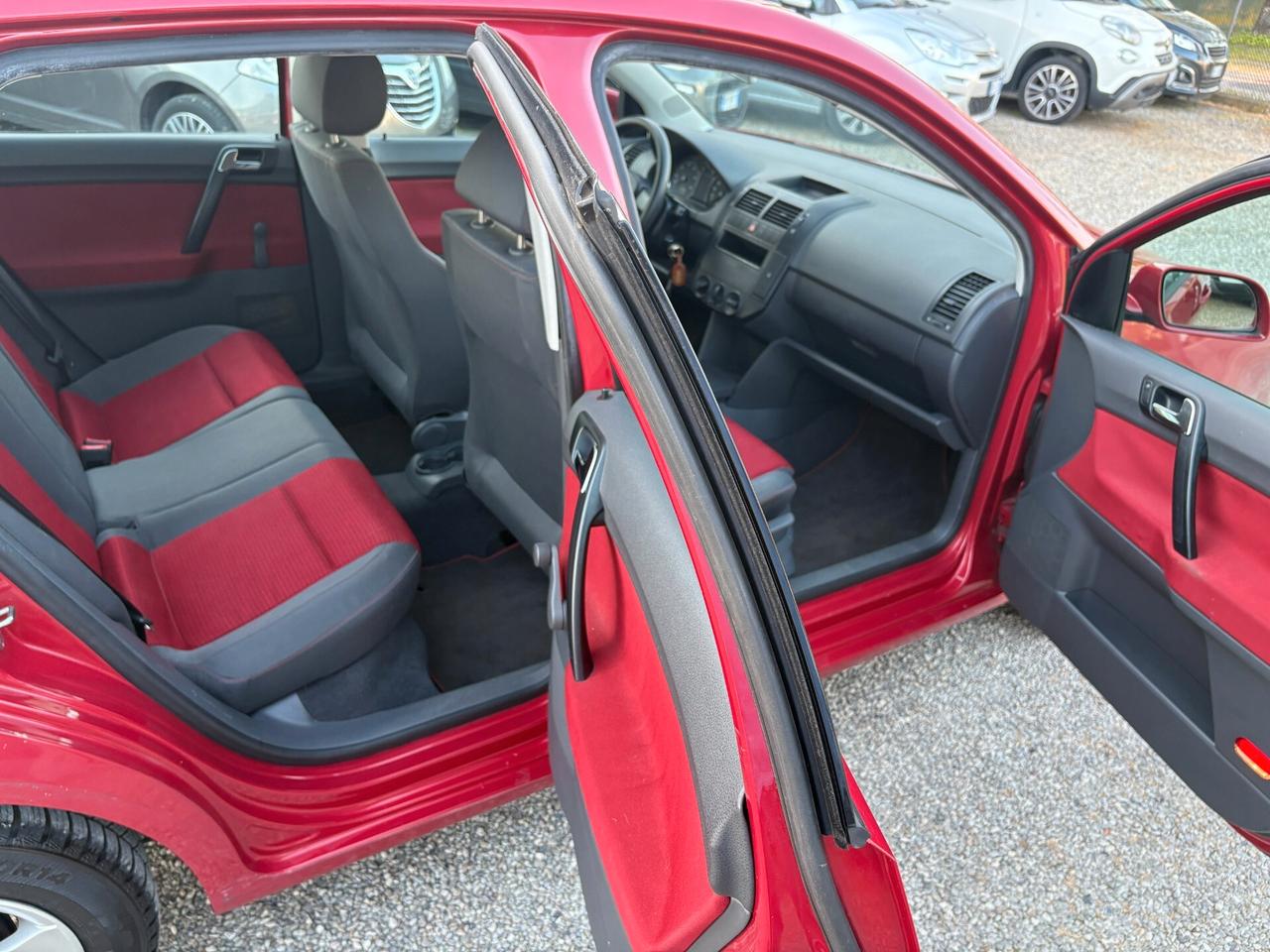 Volkswagen Polo 1.4 16V 5p. Trendline 60.000 Km.