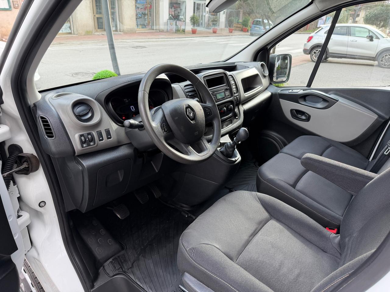 Renault TRAFIC 1.6 120 cv 3 POSTI