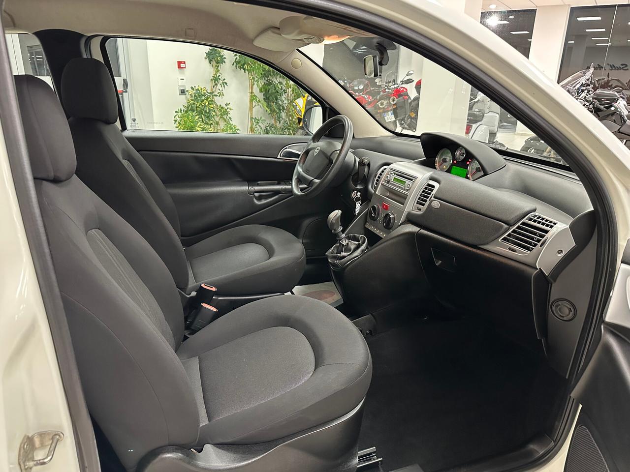 Lancia Ypsilon 1.2 69 CV Unyca - 2011