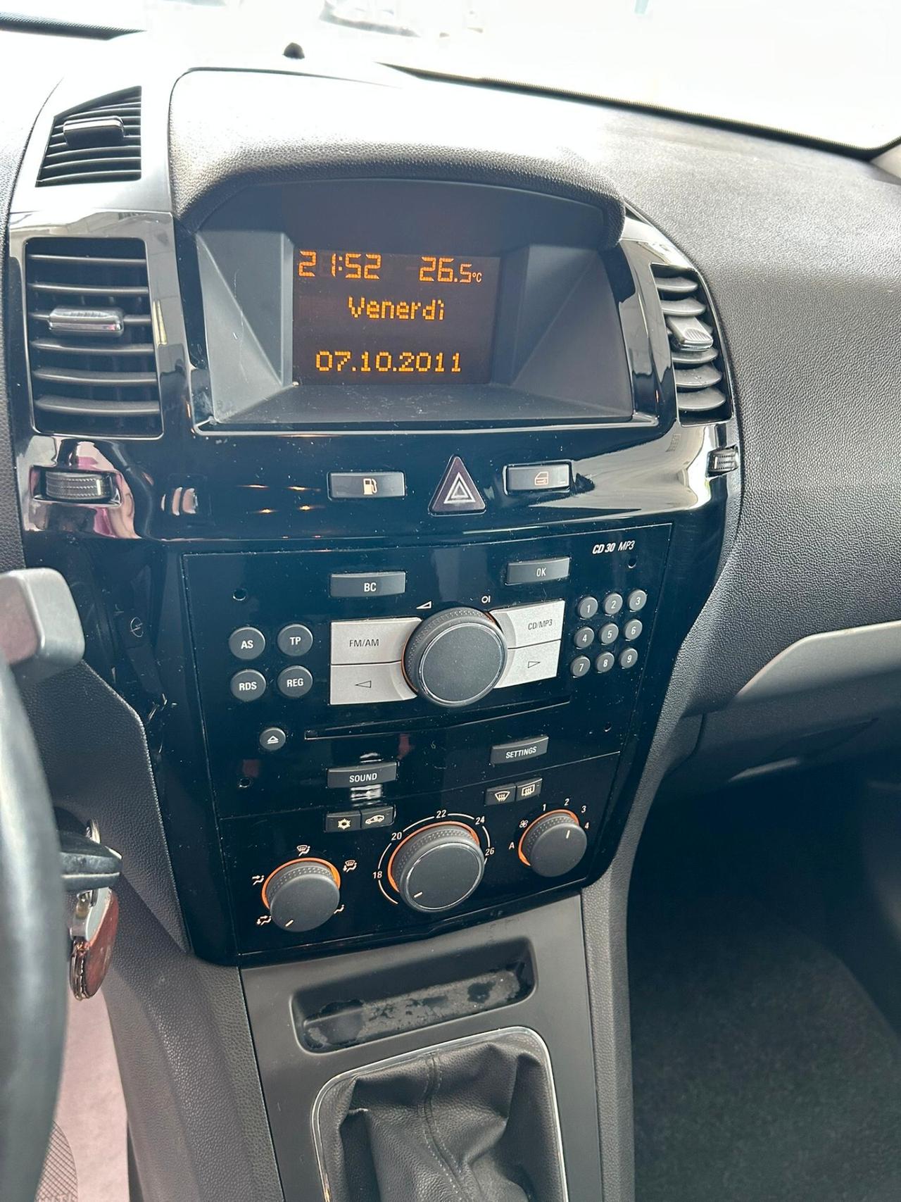 Opel Zafira 1.6 Turbo EcoM 7 POSTI 2011