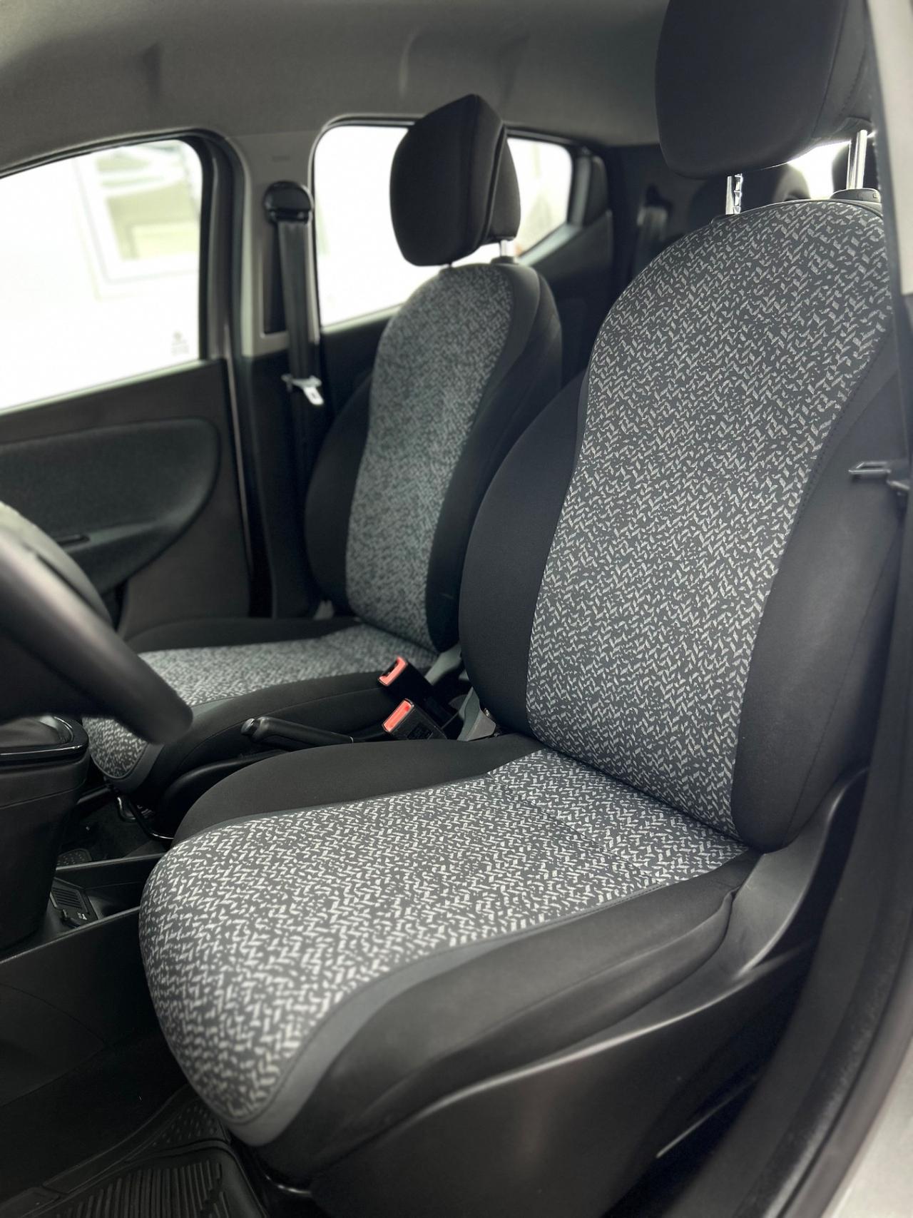 Lancia Ypsilon 1.0 FireFly 5 porte S&S Hybrid Silver Plus