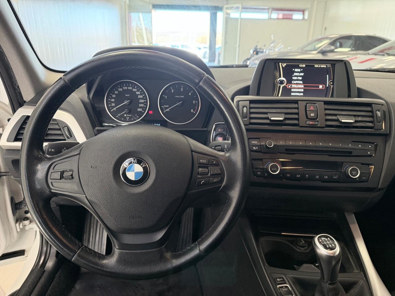 Bmw 116 116d 5p. Urban