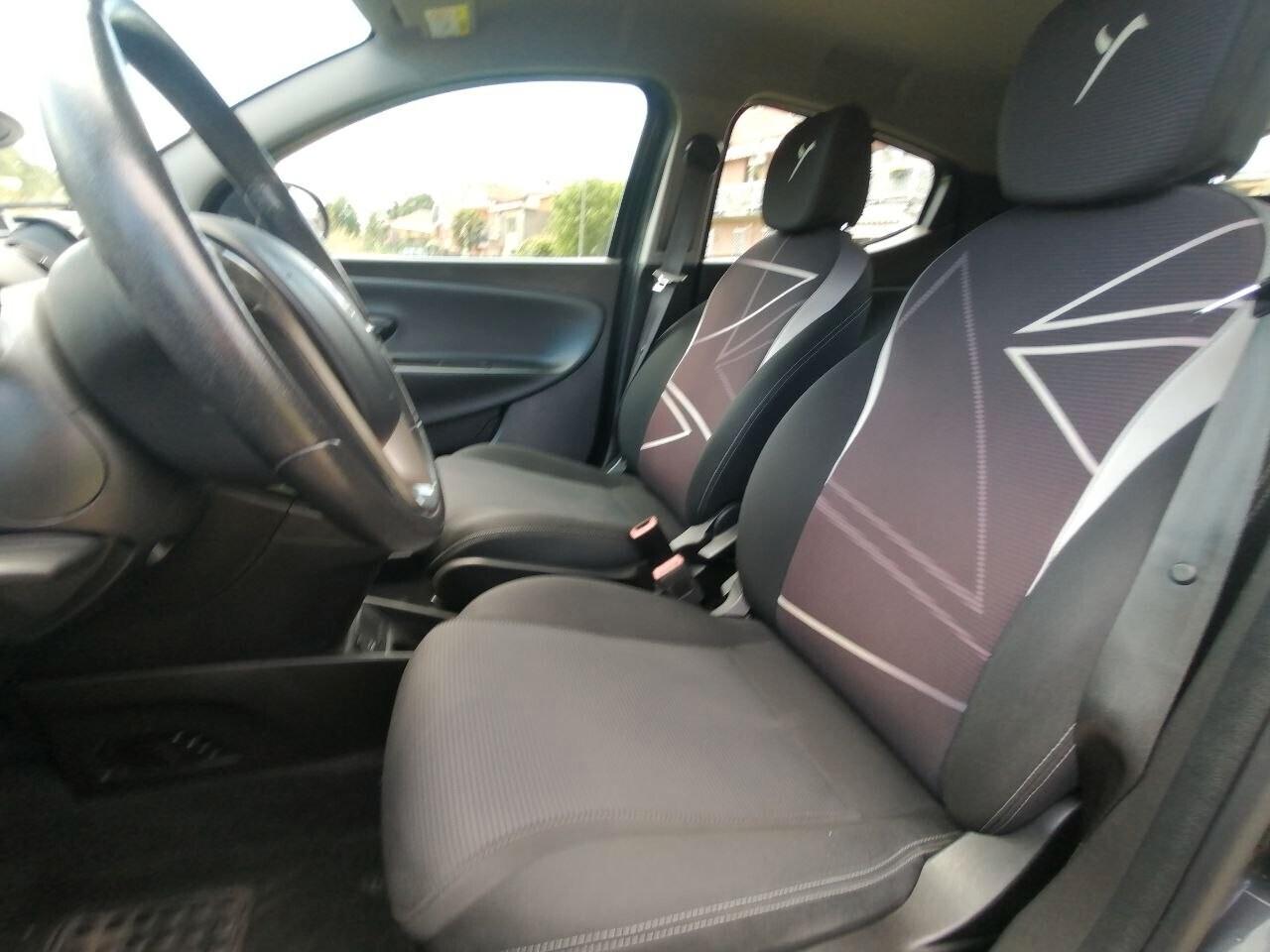 Lancia Ypsilon 1.2 69 CV 5 porte GPL Ecochic Silver
