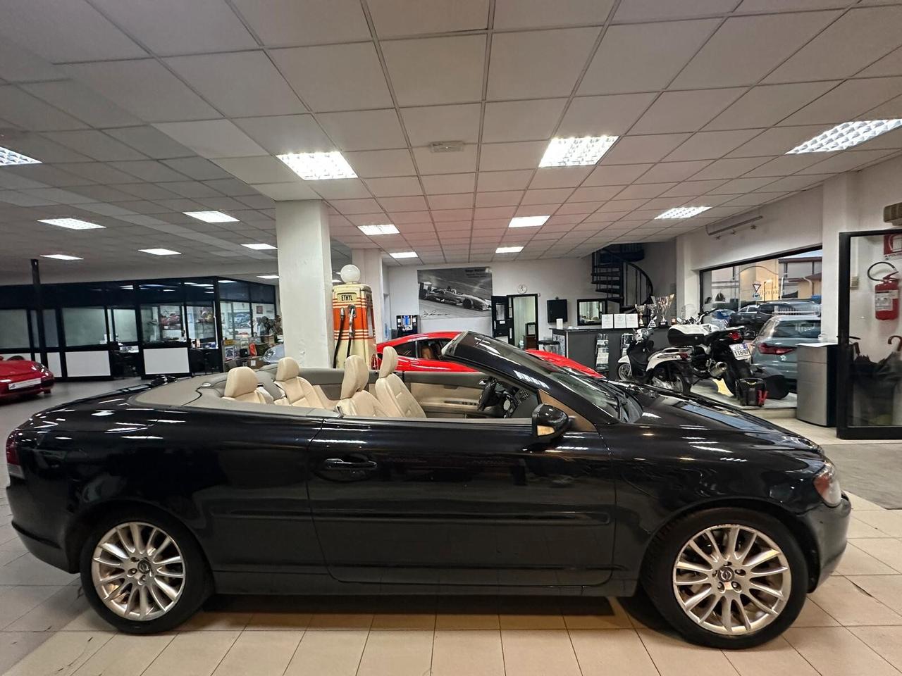 Volvo C70 2.4 D5 20V aut. Momentum TENUTA BENISSIMO