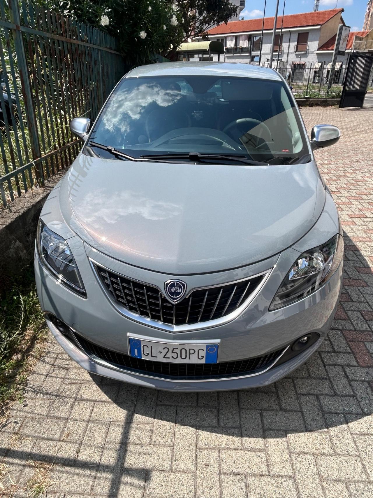 Ypsilon 1.0 FireFly 5 porte S&S Hybrid Alberta Ferretti