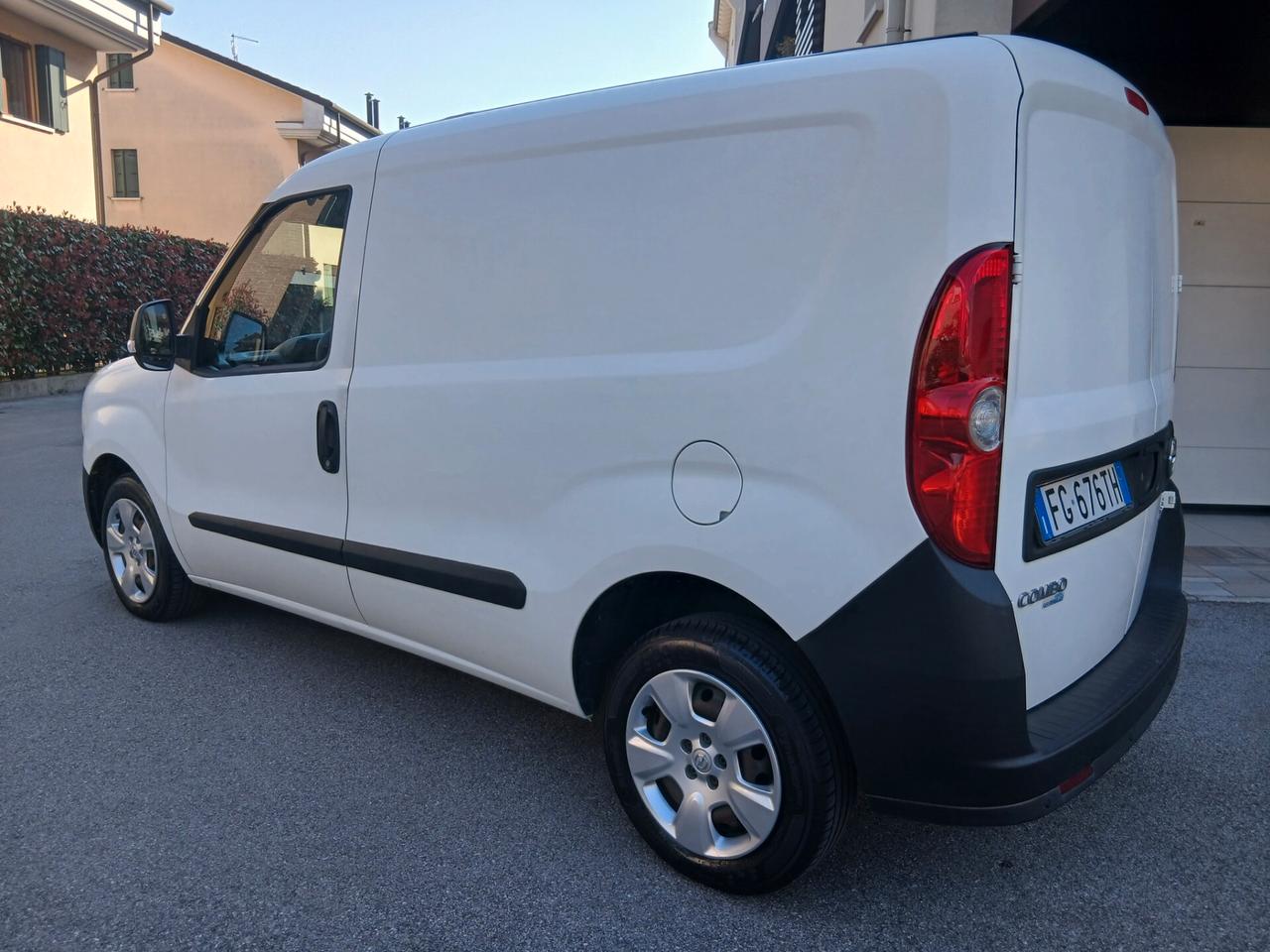 Opel Combo 1.6d pari al nuovo tuo ....IVA esposta tuo a €193 mese