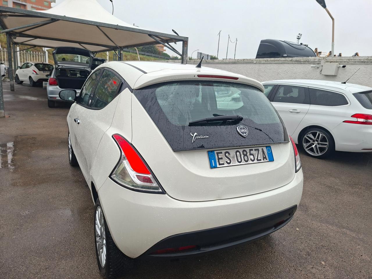 Lancia Ypsilon 0.9 TwinAir 85 CV 5 porte Metano Ecochic Elefantino