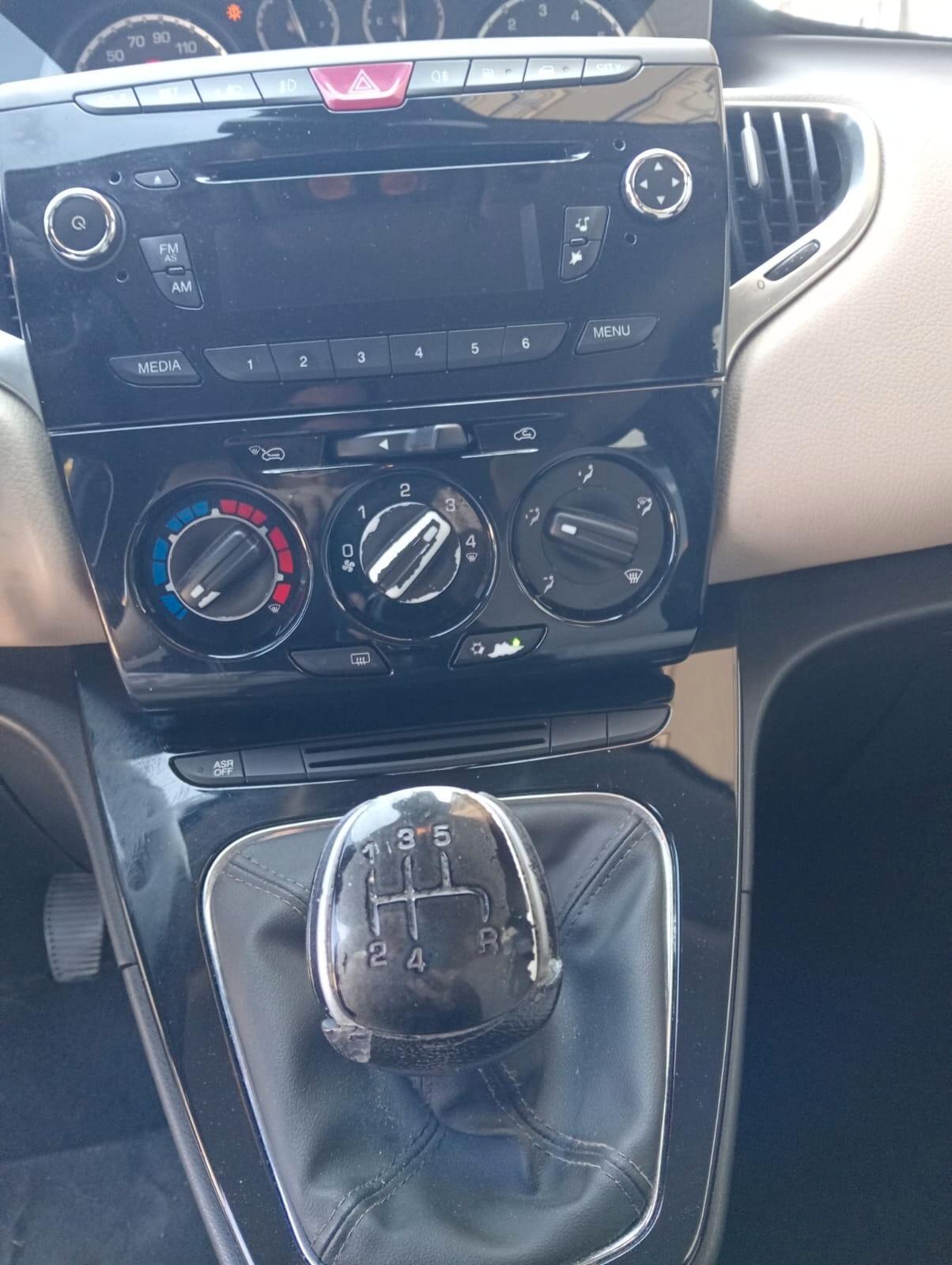 Lancia Ypsilon 0.9 TwinAir 85 CV 5 porte Metano Ecochic