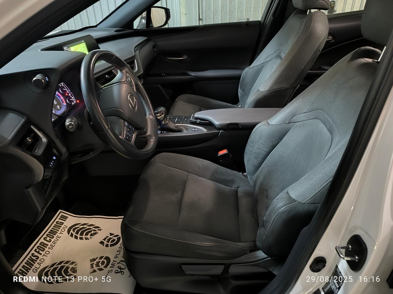Lexus UX Hybrid Business