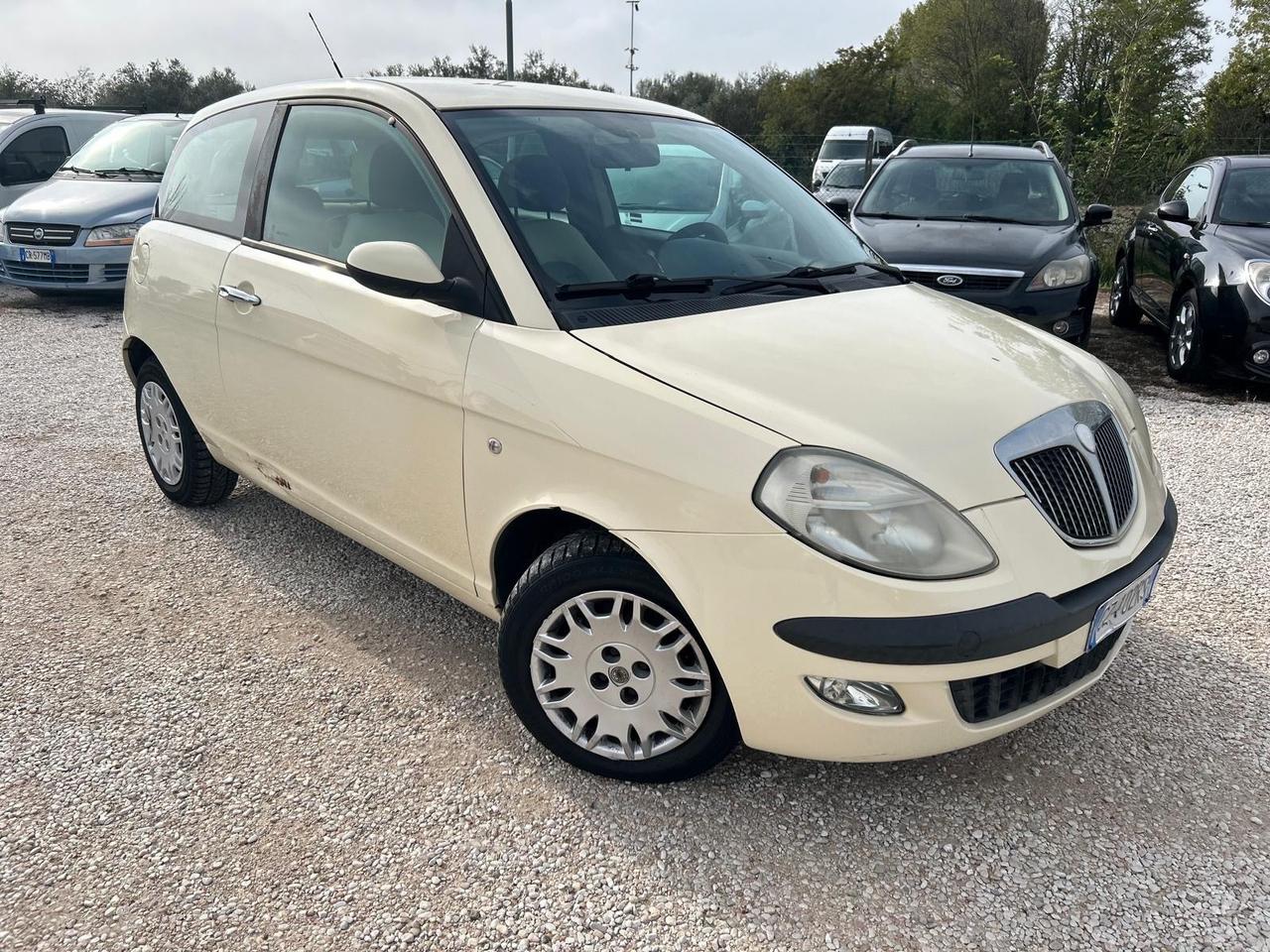 Lancia Ypsilon 1.2 Oro NEOPATENTATI 120.000 Km !!