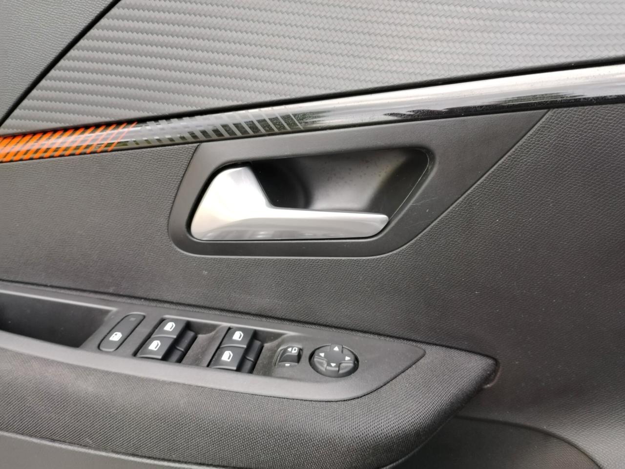 Peugeot 208 BlueHDi 100 5 porte Incidentata/Sinistrata
