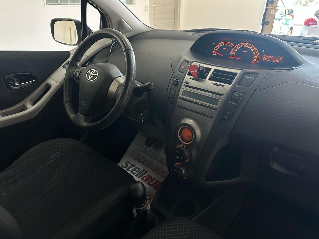 Toyota Yaris 1.0 5 porte
