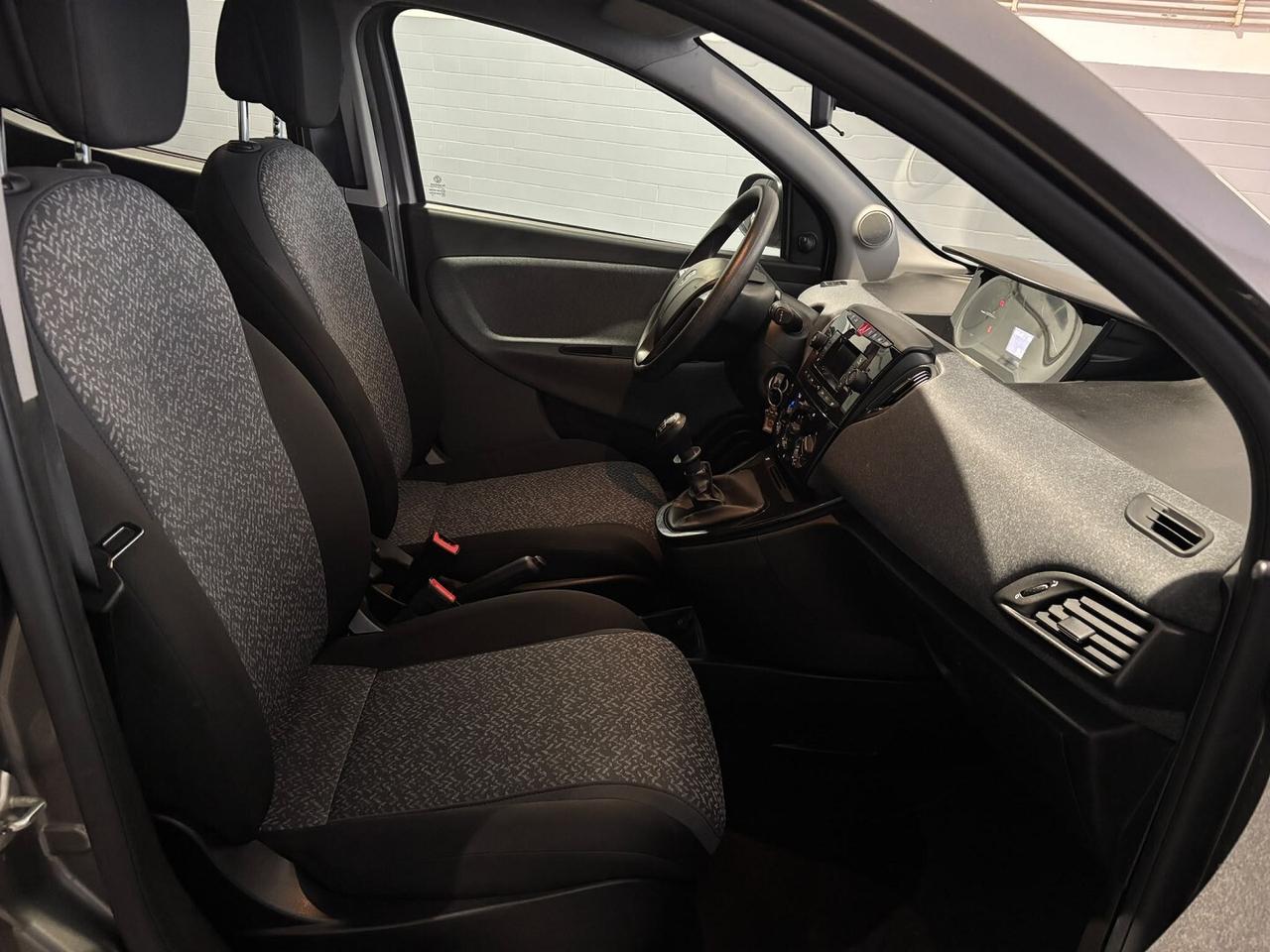 Lancia Ypsilon 1.0 HYBRID